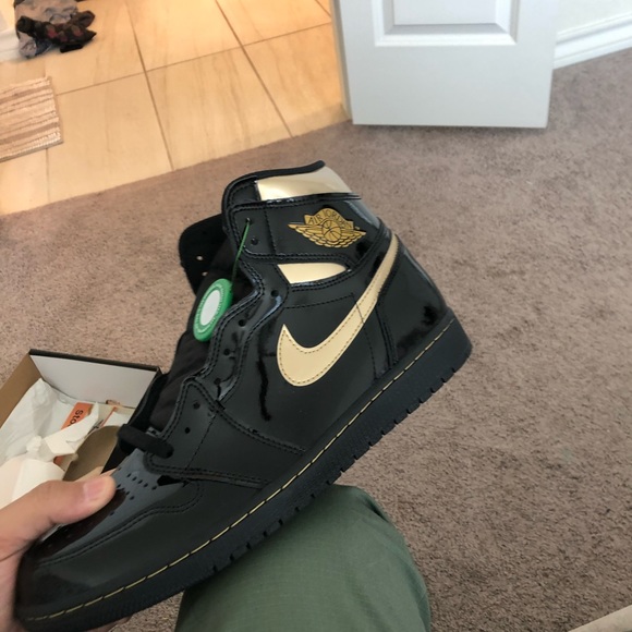 Air Jordan 1 Retro OG - Picture 2 of 9